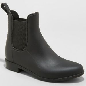 Go-to black rain boots